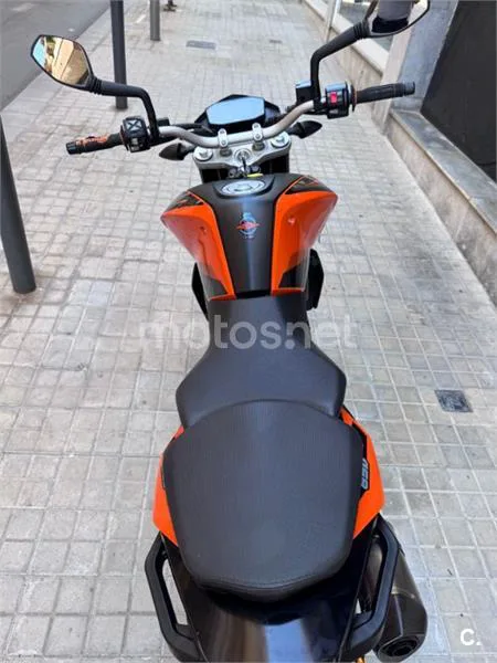 KTM 690 Duke – Vista 7