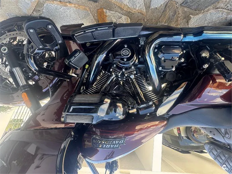 Harley-Davidson CVO Road Glide – Vista 11