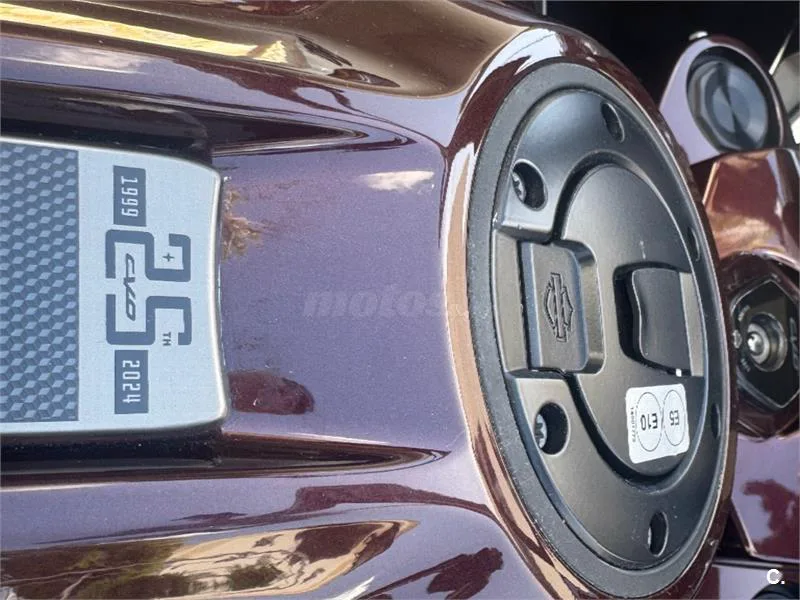 Harley-Davidson CVO Road Glide – Vista 12