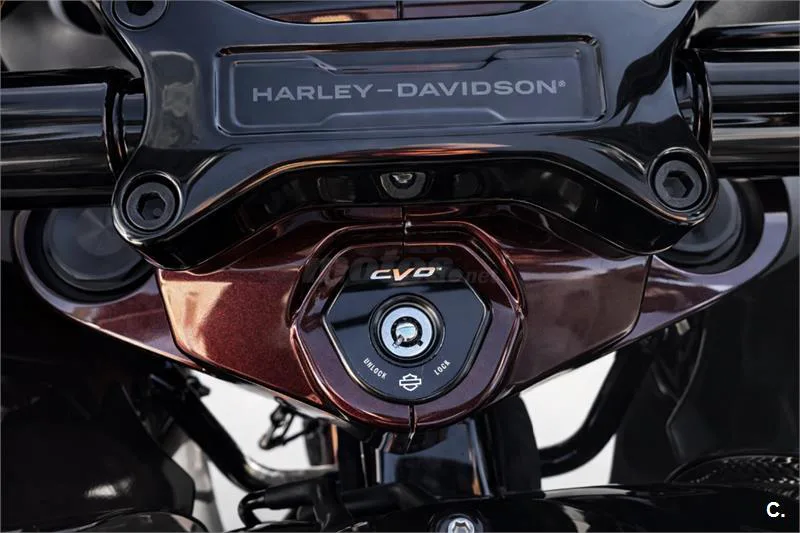 Harley-Davidson CVO Road Glide – Vista 5