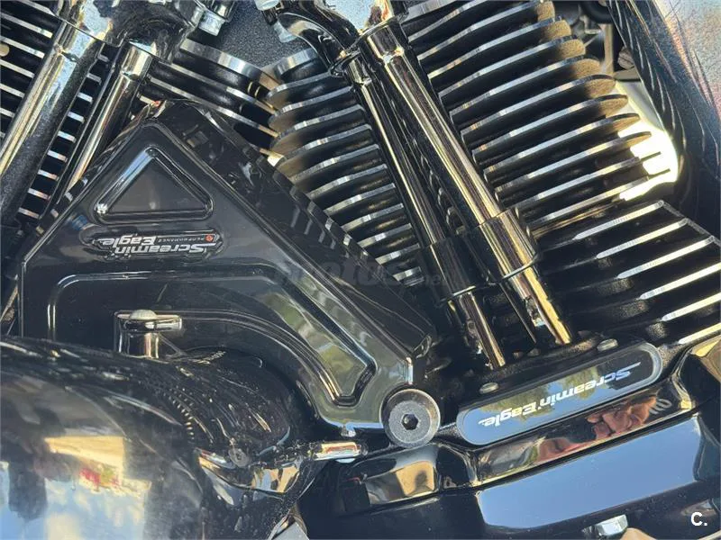 Harley-Davidson CVO Road Glide – Vista 10