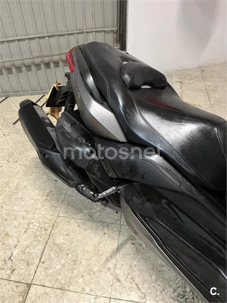Yamaha XMAX 400 – Vista 3