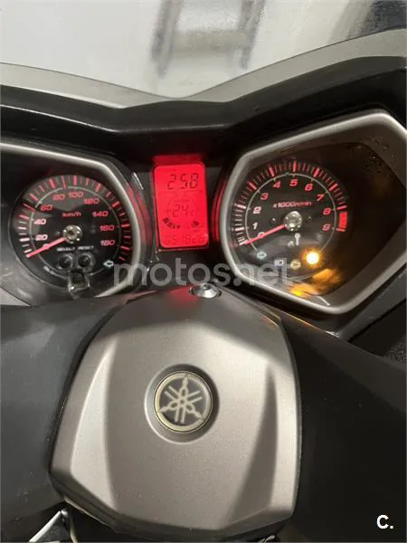 Yamaha XMAX 400 – Vista 5