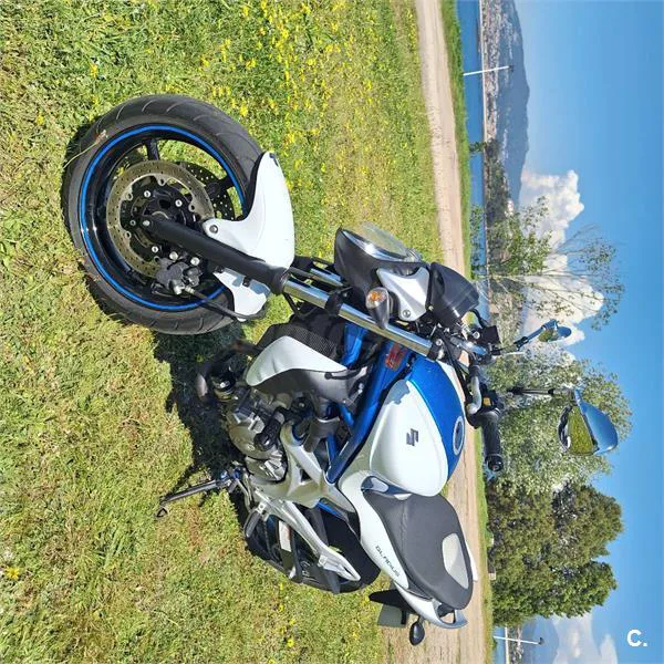 Suzuki Gladius 650 – Vista 3