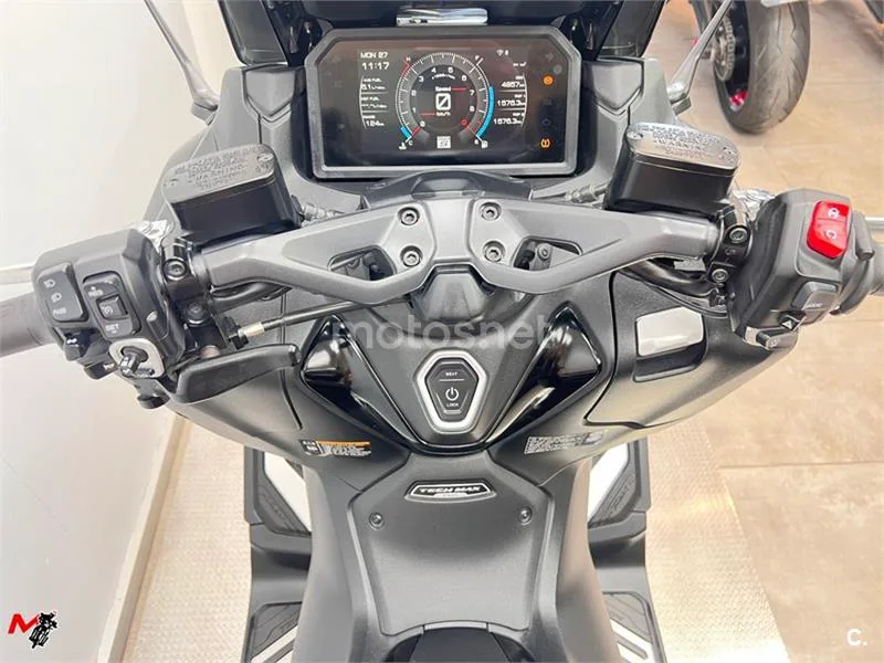 Yamaha TMAX – Vista 7