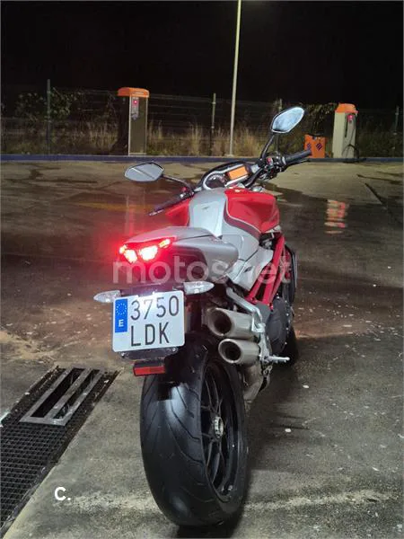 MV Agusta BRUTALE 1090 – Vista 3