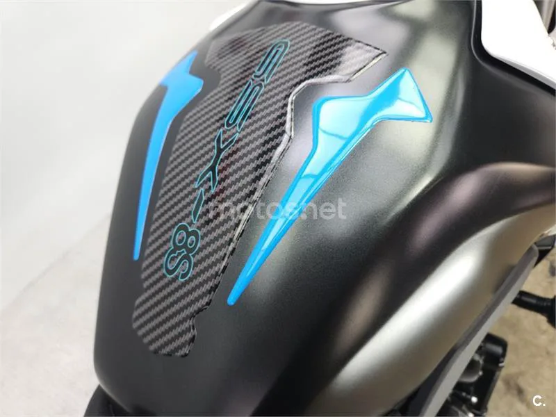 Suzuki GSX-8S – Vista 13