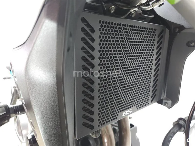 Suzuki GSX-8S – Vista 15