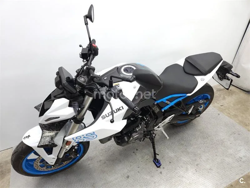 Suzuki GSX-8S – Vista 19