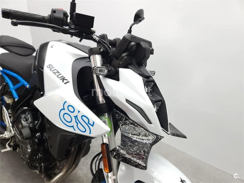 Suzuki GSX-8S – Vista 3