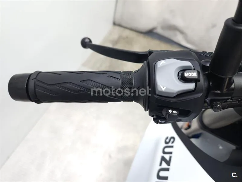 Suzuki GSX-8S – Vista 9