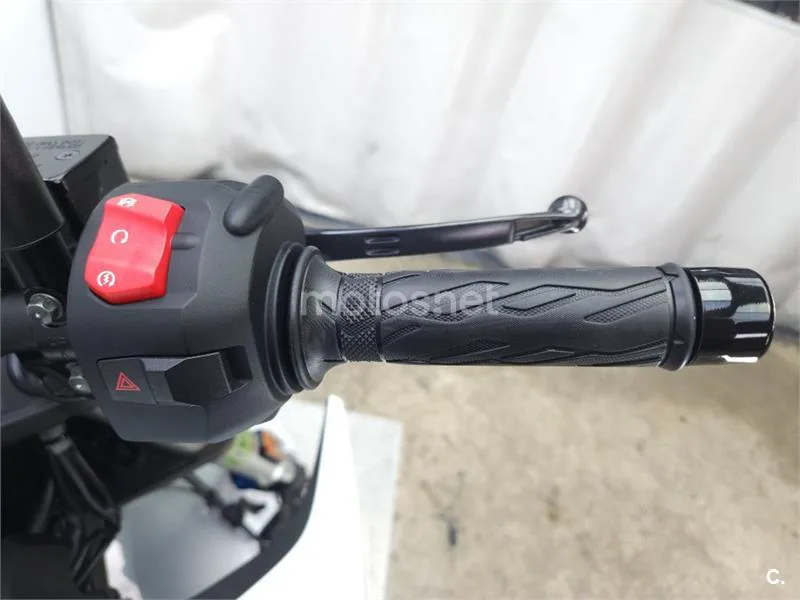 Suzuki GSX-8S – Vista 10
