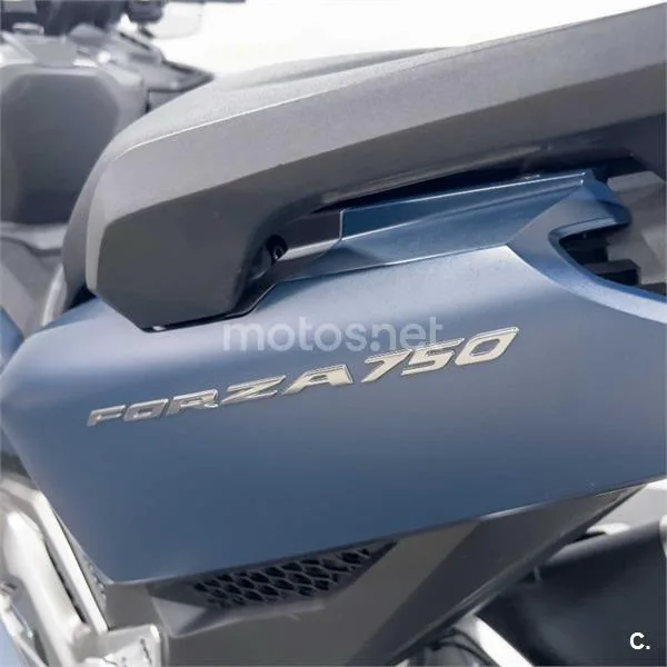 Honda Forza 750 – Vista 9