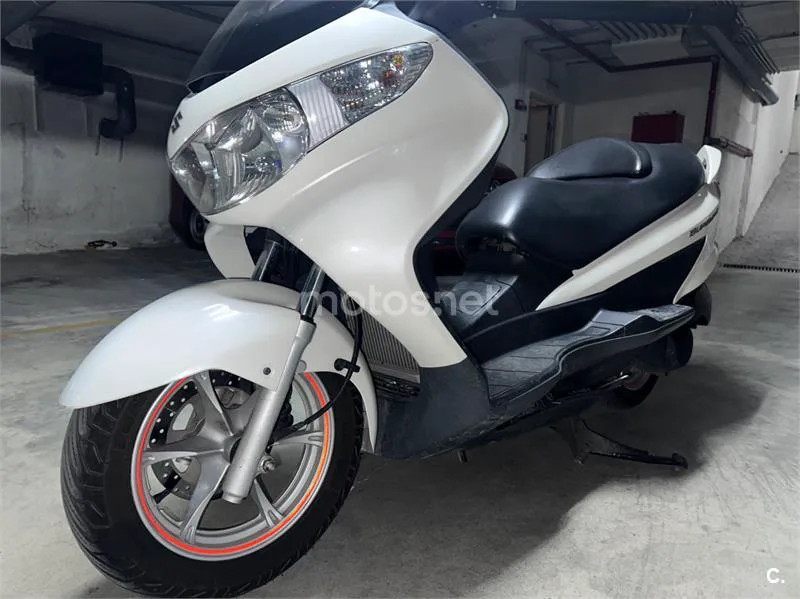 Suzuki Burgman 125 – Vista 4