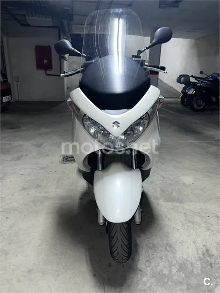 Suzuki Burgman 125 – Vista 8