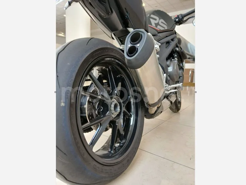 Triumph Speed Triple - Vista 6