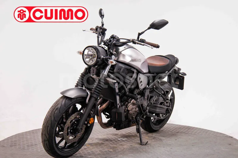Yamaha XSR 700 – Vista 16
