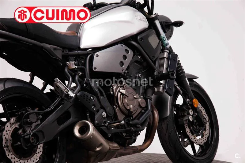 Yamaha XSR 700 – Vista 8