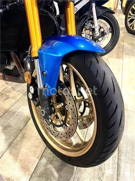 Yamaha XSR900 – Vista 9