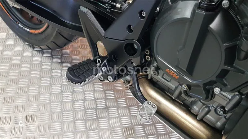 KTM 790 – Vista 18