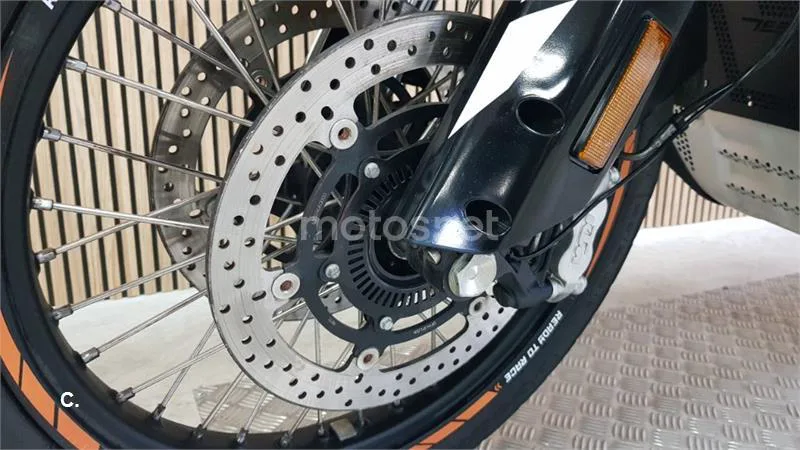 KTM 790 – Vista 37