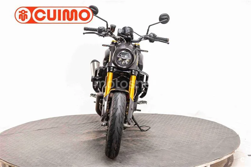 Indian FTR 1200 – Vista 21