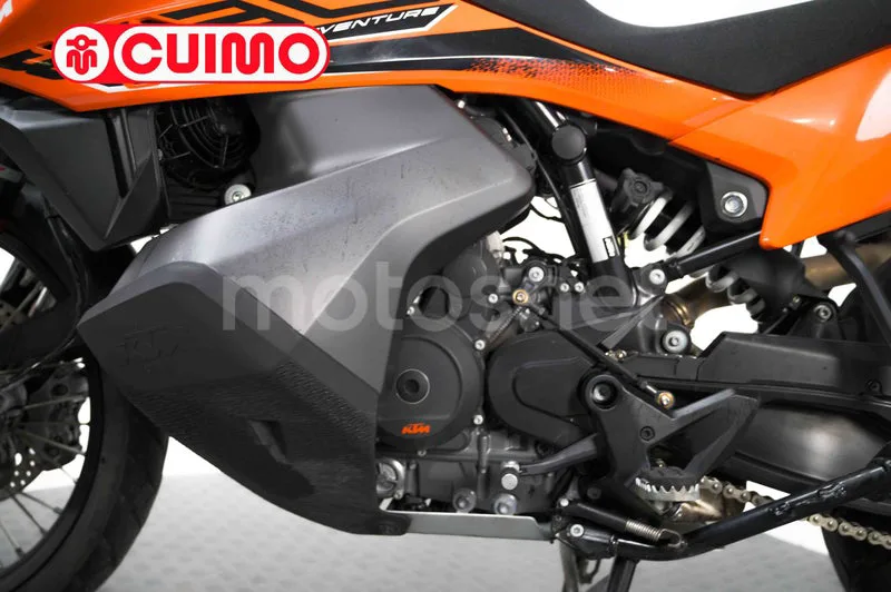 KTM 890 – Vista 19