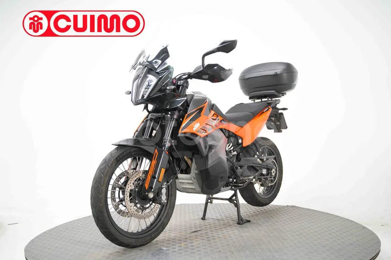 KTM 890 – Vista 9
