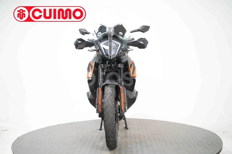 KTM 890 – Vista 10