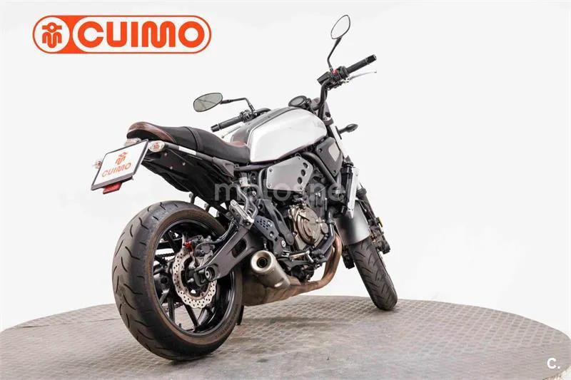 Yamaha XSR 700 – Vista 9