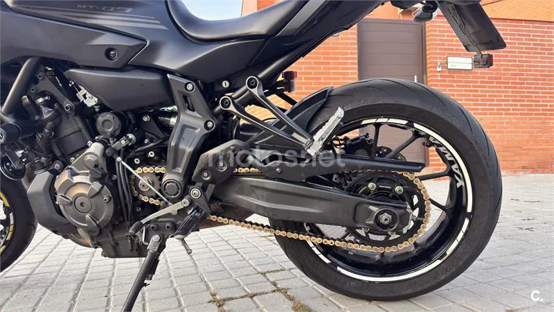 Yamaha MT-07 – Vista 8