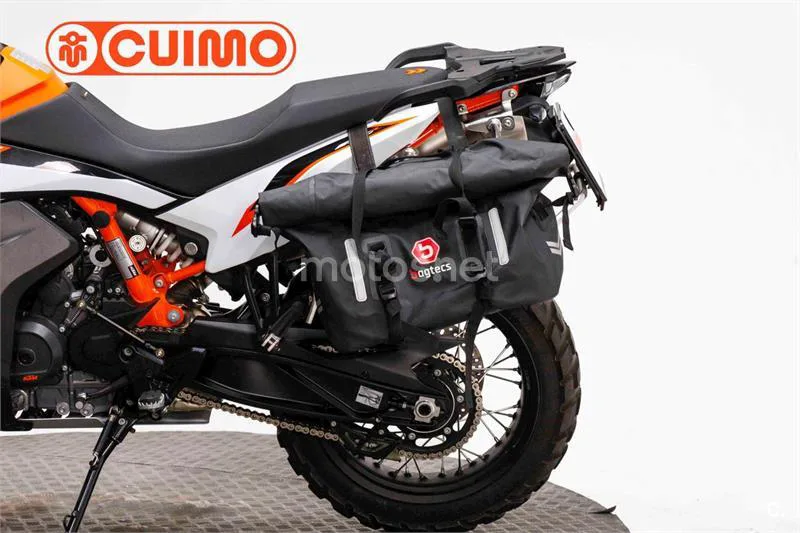 KTM 890 – Vista 16