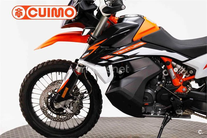 KTM 890 – Vista 17