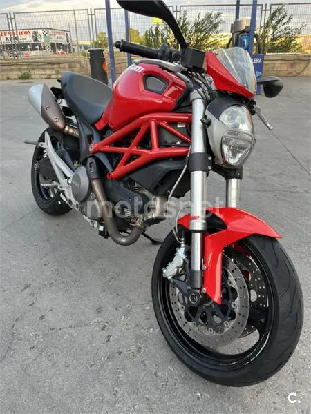 Ducati Monster 696 – Vista 3