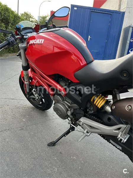 Ducati Monster 696 – Vista 4