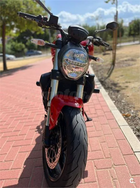 Ducati Monster 821 – Vista 2