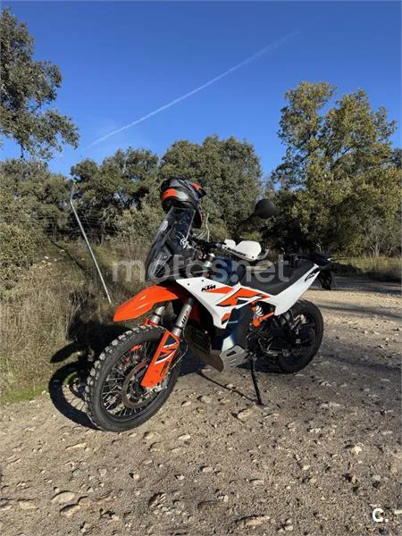 KTM 890 – Vista 2