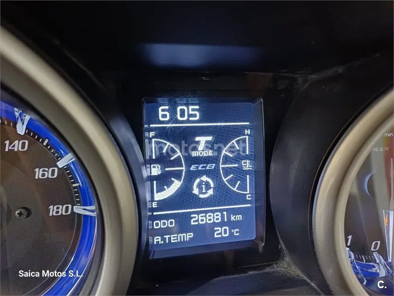 Yamaha TMAX – Vista 5