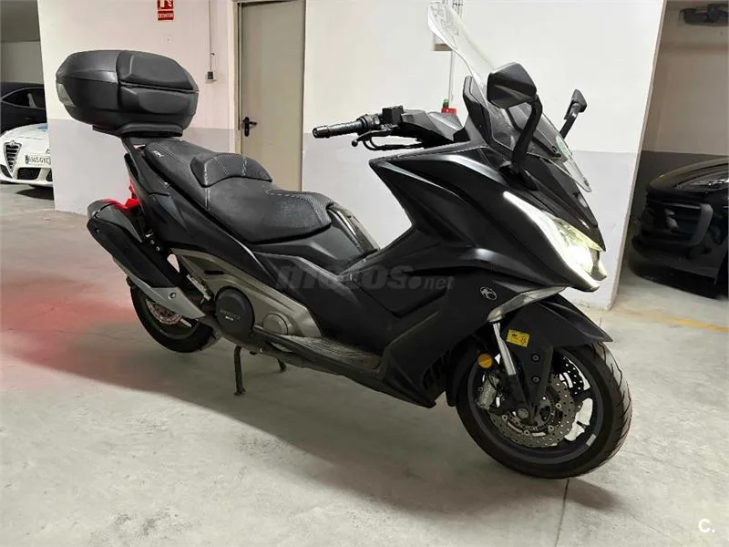 Kymco AK 550 – Vista 3
