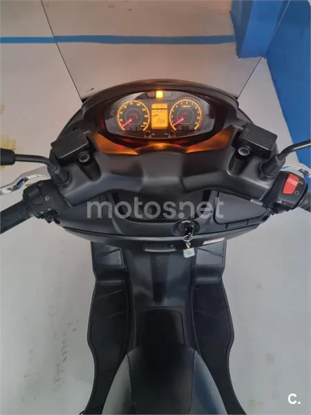 Suzuki Burgman 200 – Vista 3