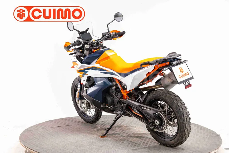KTM 890 – Vista 13