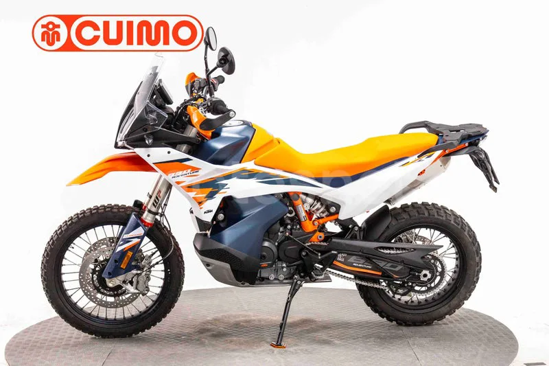 KTM 890 – Vista 15