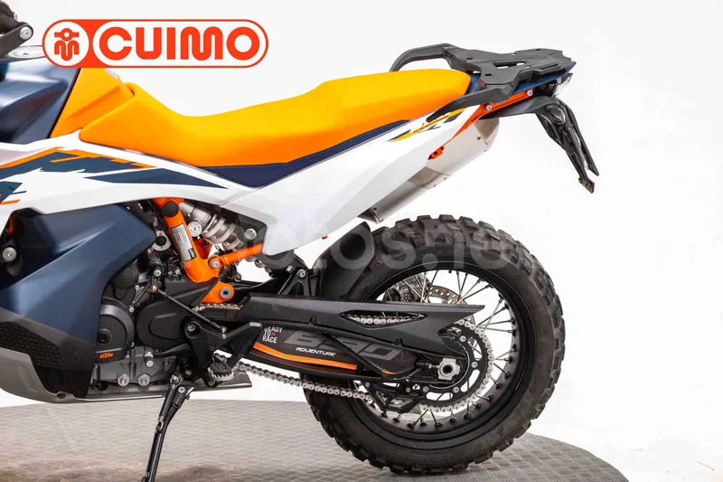KTM 890 – Vista 16