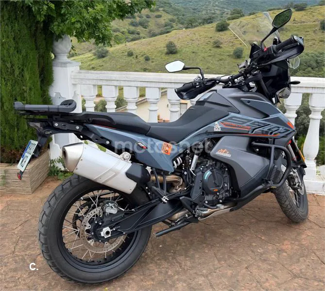 KTM 890 – Vista 3