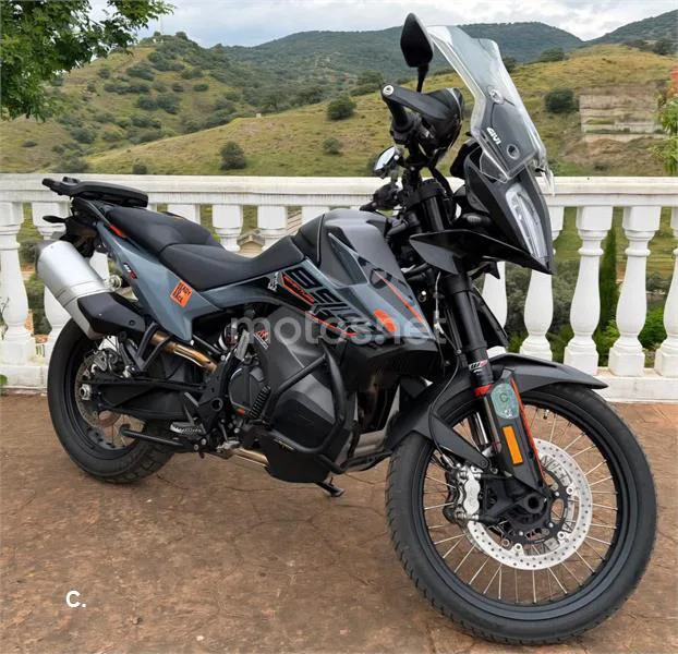 KTM 890 – Vista 5