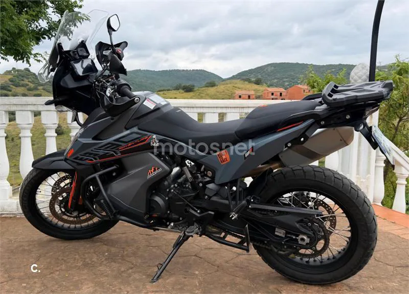 KTM 890 – Vista 10