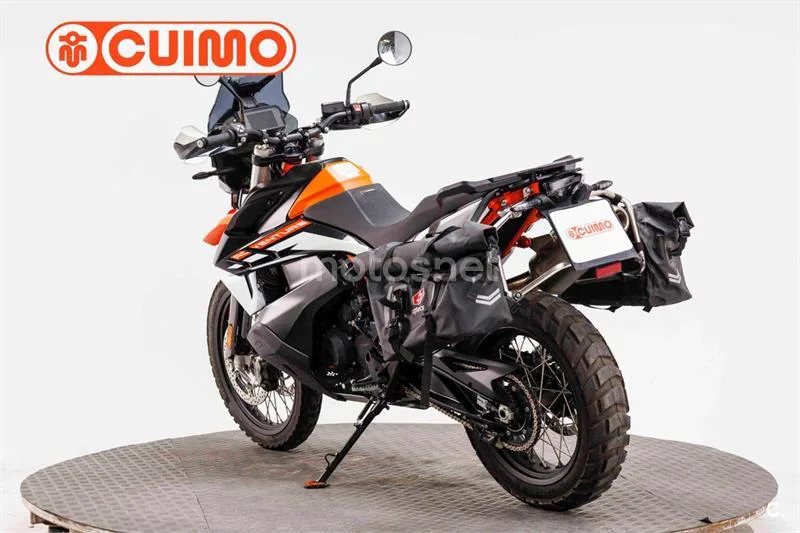 KTM 890 – Vista 13