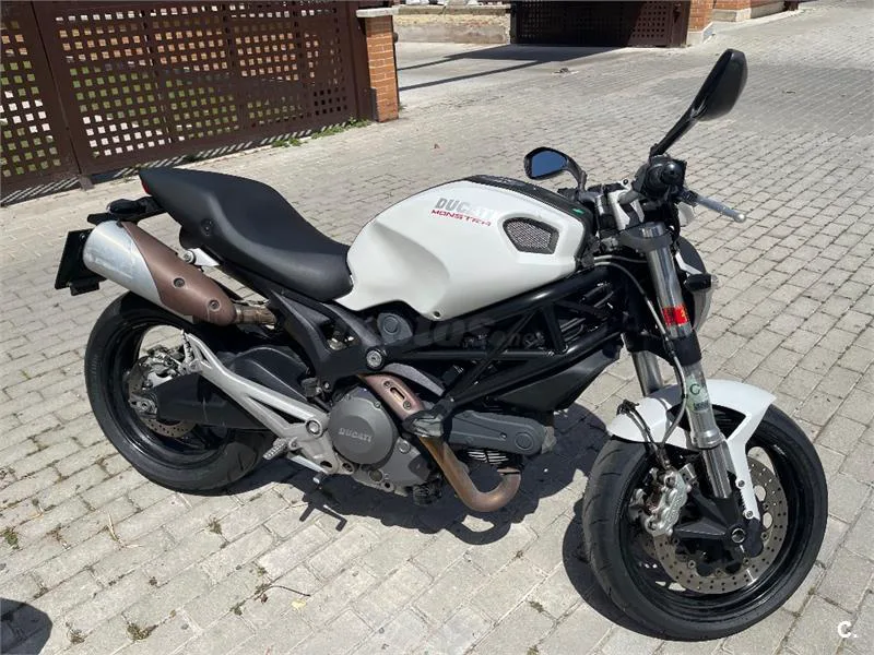 Ducati Monster 696 – Vista 4