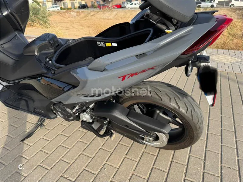 Yamaha TMAX – Vista 2