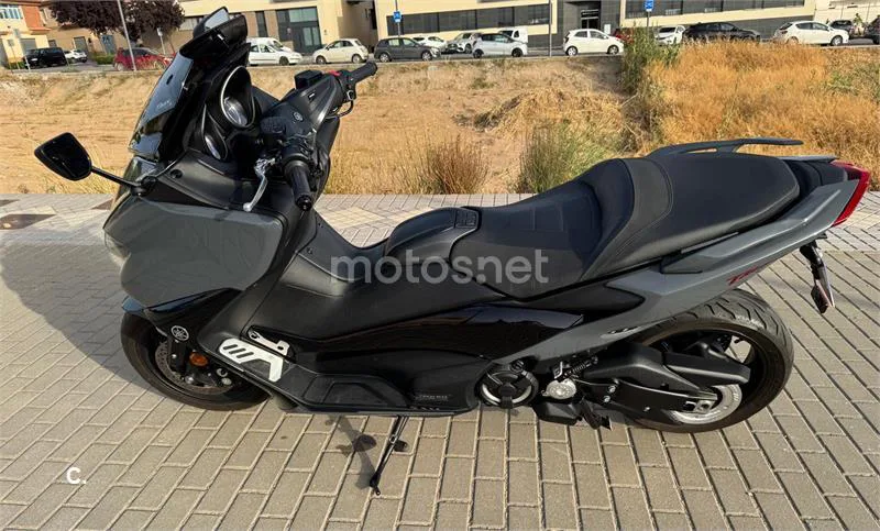 Yamaha TMAX – Vista 3